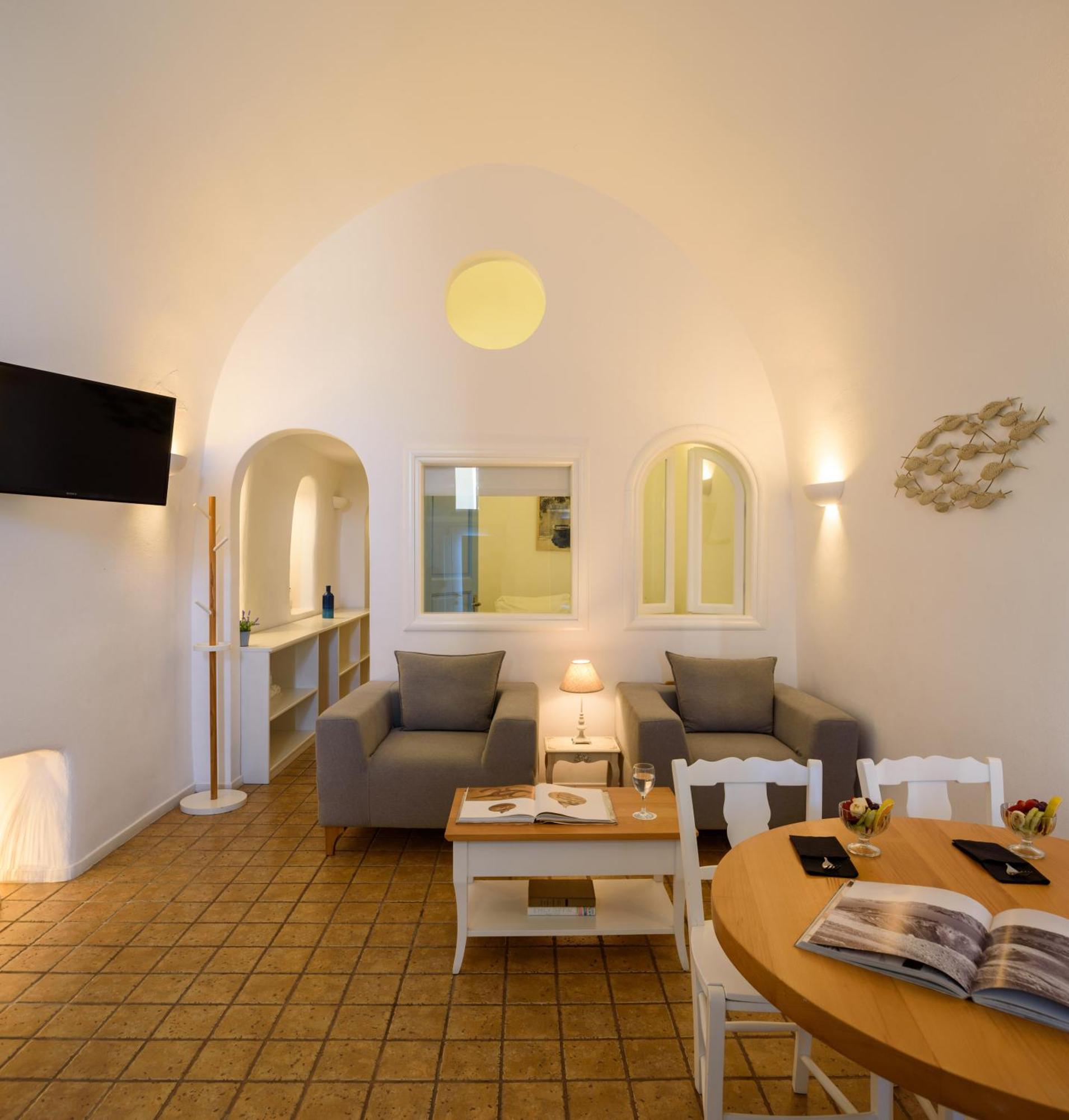 Pantelia Suites Фира Екстериор снимка